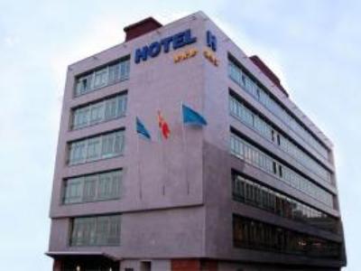 فندق Longoria Avenida El Berron المظهر الخارجي الصورة
